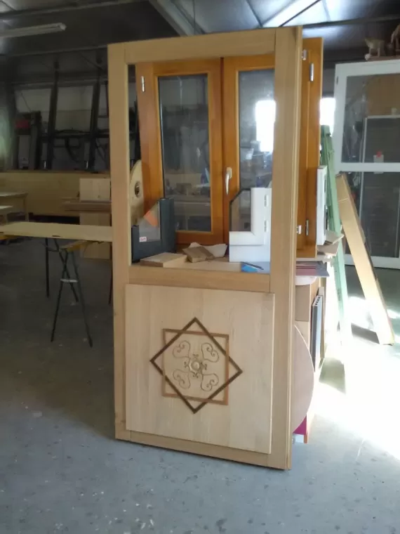 Conception et pose d'une porte d'entrée en bois à Buis-les-Baronnies, Buis-les-Baronnies, Menuiserie Barbier
